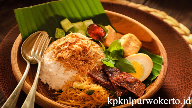 Nasi Ulam: Warisan Rasa Nusantara yang Kaya Rempah